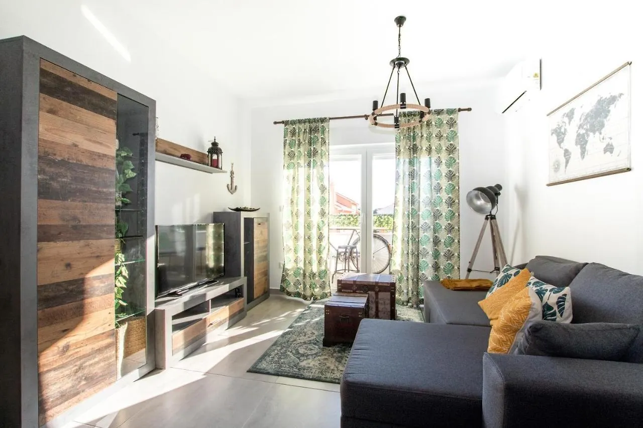 4 * Apartment Sunset Close To The Sea Kastela
