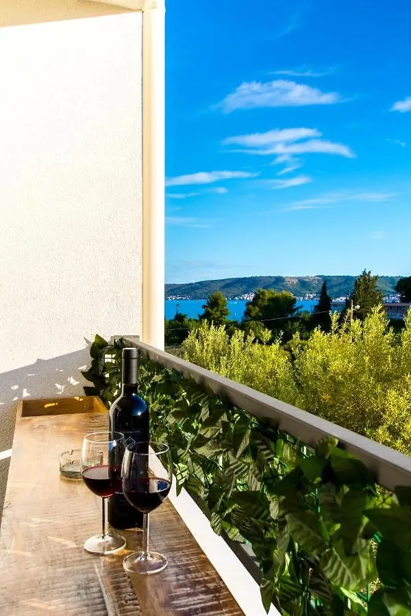 4 * Apartment Sunset Close To The Sea Kastela